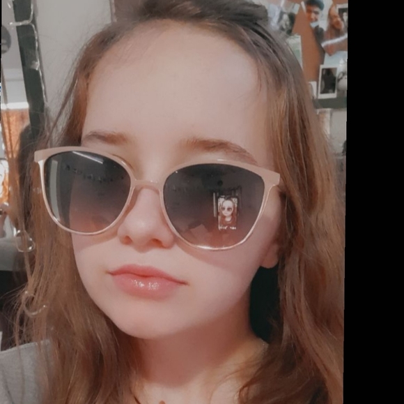 Sunglasses from LAUNDRY by DESIGN - Picture 6 of 8